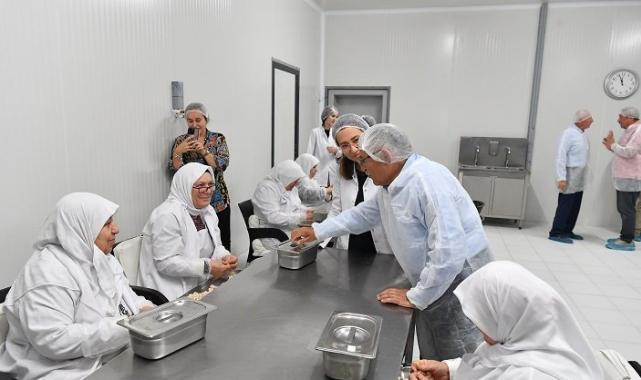 Başkan Büyükkılıç mutfağa girdi, bazlama pişirdi