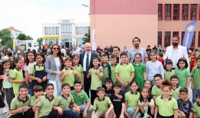 Başkan Çolakbayrakdar: “Hizmetlerimizle çocuklarımızın geleceğini inşa ediyoruz”