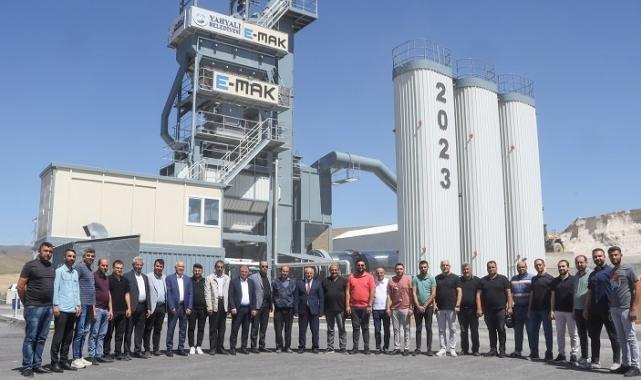 Başkan Esat Öztürk asfalt plentini tanıttı