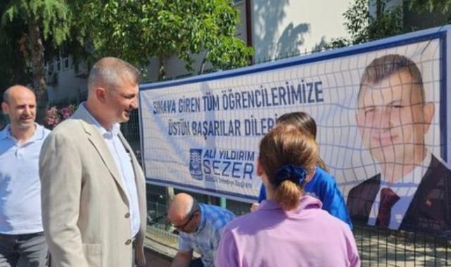 Başkan Sezer, sınava giren öğrencileri yalnız bırakmadı
