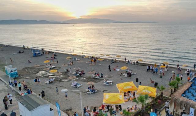 Başkan sözünü tuttu Güzelbahçe’de şezlong ve şemsiye ücretsiz