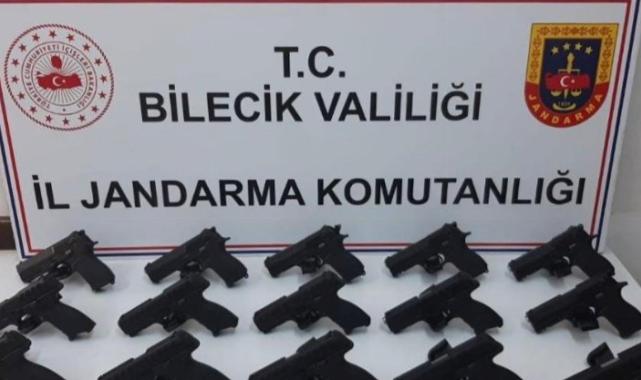 Bilecik Bozüyük’te ruhsatsız tabancalara el konuldu