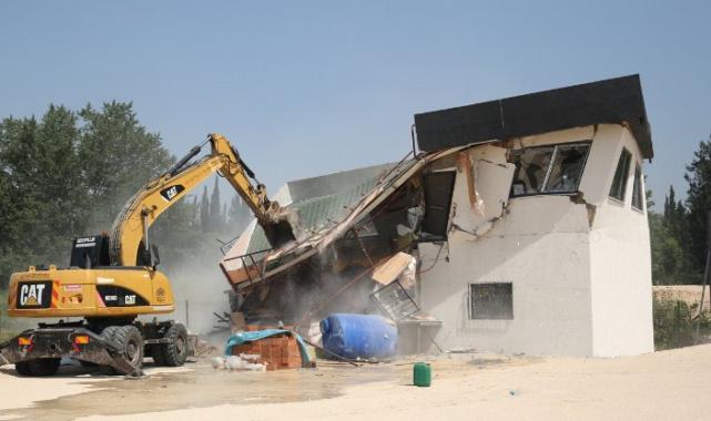 Bursa Nilüfer’de kaçak yapı yerle bir edildi