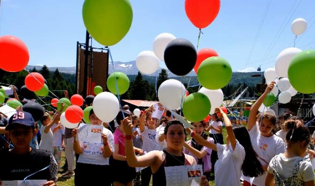 Bursalı çocuklardan Filistin için karneli mesaj