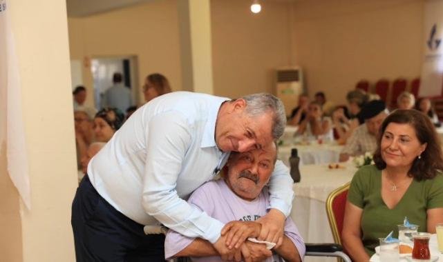 Güzelbahçe’de yaşlılarla çifte kutlama