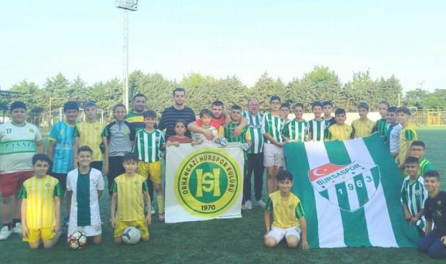 Hürspor’un miniklerinden Bursaspor’a destek