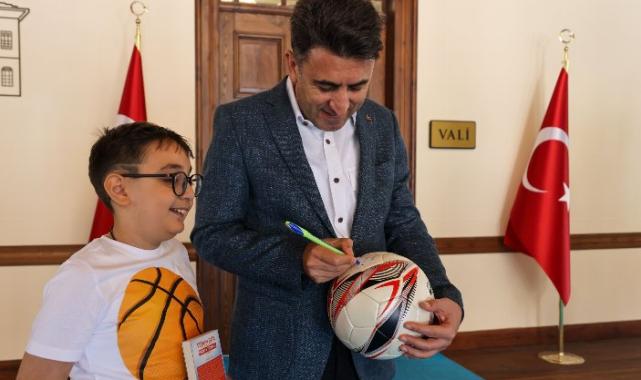 İlkokul öğrencisi 4 yılda 5 bin 10 kitap okudu