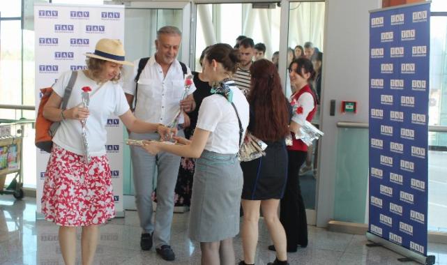 İzmir Adnan Menderes’ten Bükreş uçuşları başladı