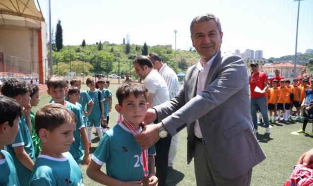 İzmitli gençler kurtuluş coşkusunu futbol şenliğinde doyasıya yaşıyor 
