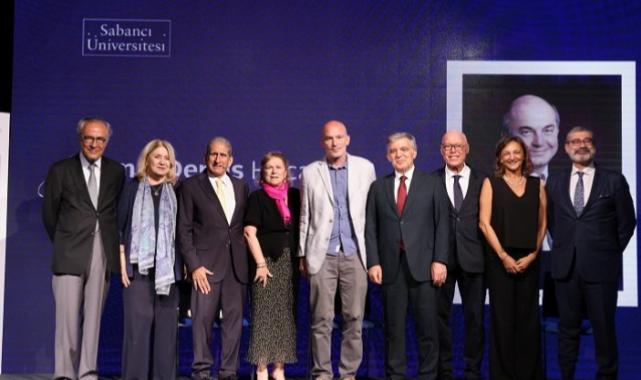 Kemal Derviş vefatının birinci yılında Sabancı Üniversitesi’nin düzenlediği törenle anıldı