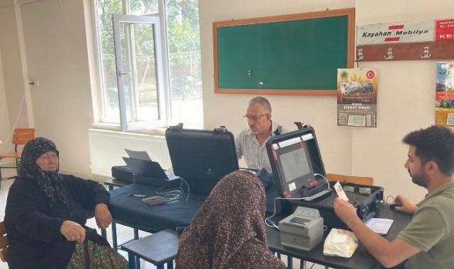 Keşan’da 9439 kişiden 1625 kişi kimliklerini yeniledi