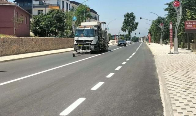 Kocaeli’de Kartepe İzmit Caddesine yol çizgisi