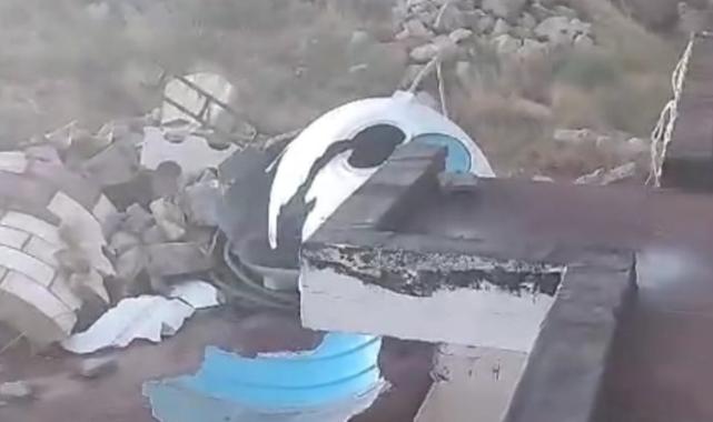 Mardin’de şiddetli fırtına  minareyi yıktı