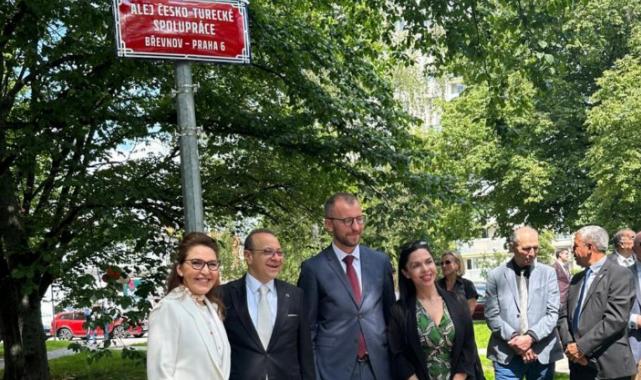 Önce Prag’da açıldı şimdi Muratpaşa’da