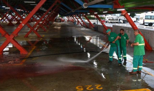 Osmangazi’de kurban kesim yerlerinde gün boyu temizlik