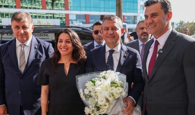 Özgür Özel’den Cemil Tugay’a övgü