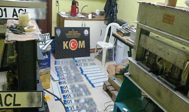 Konya Emniyetinden gümrük kaçağı araç ve sahte plaka operasyonu