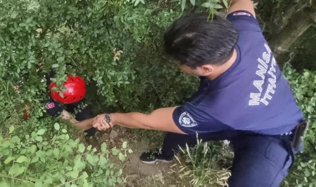 Yamaçtan aşağı düşen vatandaşı itfaiye ekipleri kurtardı