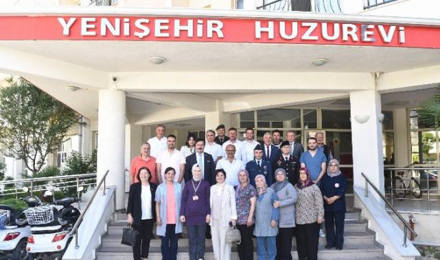 Yenişehir Halkı Belediye Meydanı’nda bayramlaştı