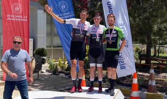 Yıldız pedallar Sakarya’ya gururlandırdı