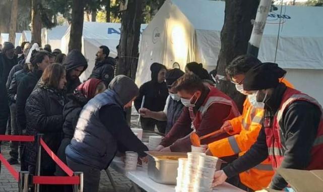 10 günde 100 bin kişilik yemek dağıtıldı