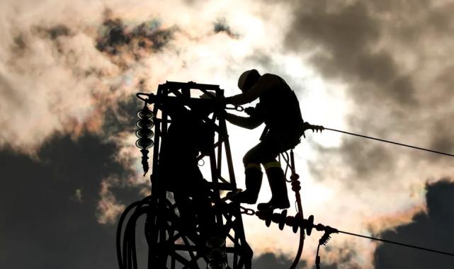 Akdeniz’de aşırı sıcaklar elektrik tüketimine her gün yeni rekor kırdırıyor