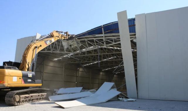 Alaaddinbey’de dev kaçak yapı yıkıldı