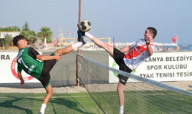Alanya’da ayak tenisinde 20 takım kıyasıya yarıştı