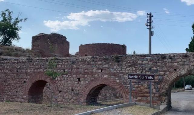 Antik su yolundaki kemerler araçlara kapı oldu