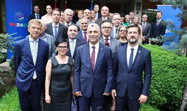 Bakan Bolat, AB’li Büyükelçilerle buluştu