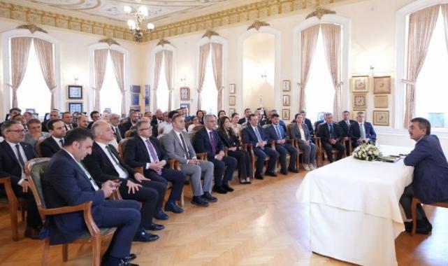 Bakan Tekin İstanbul’da okul yöneticileriyle buluştu