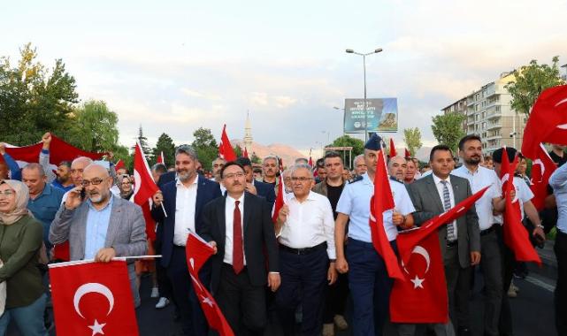 Başkan Büyükkılıç: “Kayseri’den haykırılan, hainlere gereken dersi vermenin sesidir”