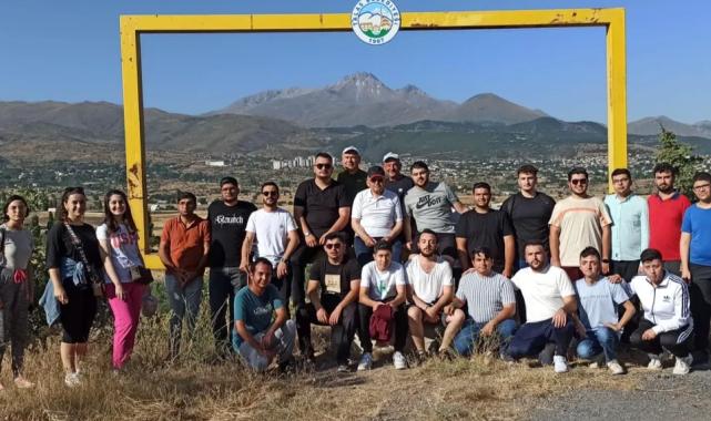 Başkan Büyükkılıç’tan gençlerle Ali Dağı’nda sabah yürüyüşü