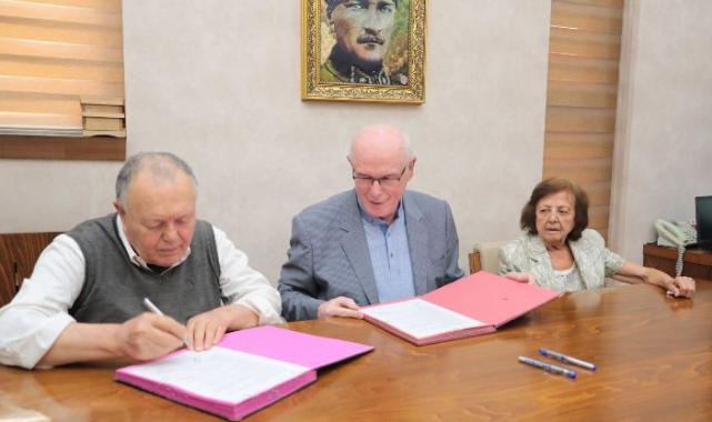 Başkan Kurt Alzheimer merkezi için Yüksel çifti ile protokol imzaladı