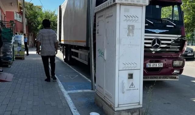 Bilinçsiz sürücüler bisiklet yollarına engel oluyor