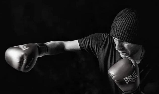 Boksör yumruğunun cezası anne terliğinden daha az