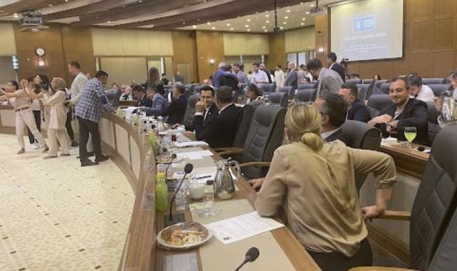 Bursa Büyükşehir Belediye Meclisi’nde gerginlik