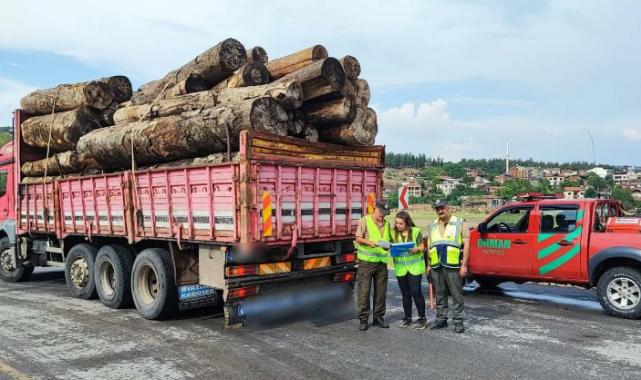 Bursa İnegöl’de orman ürünü taşıyan kamyonlara denetim