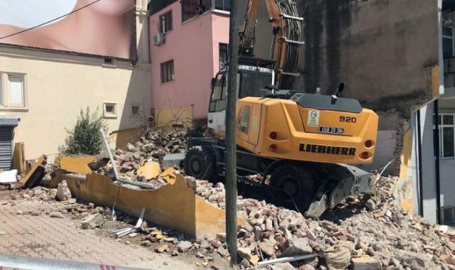 Bursa Osmangazi’de kaçak gecekonduya yıkım!