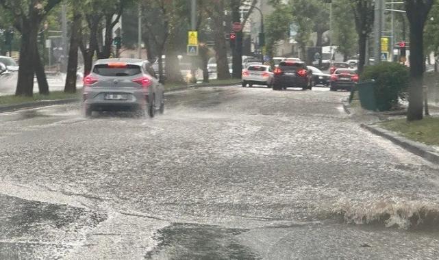 Bursa sağanak yağışa teslim