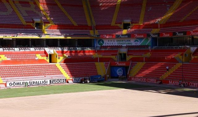 Kayseri Büyükşehir’den RHG Enertürk Enerji Stadyumu’na çim serimi çalışması