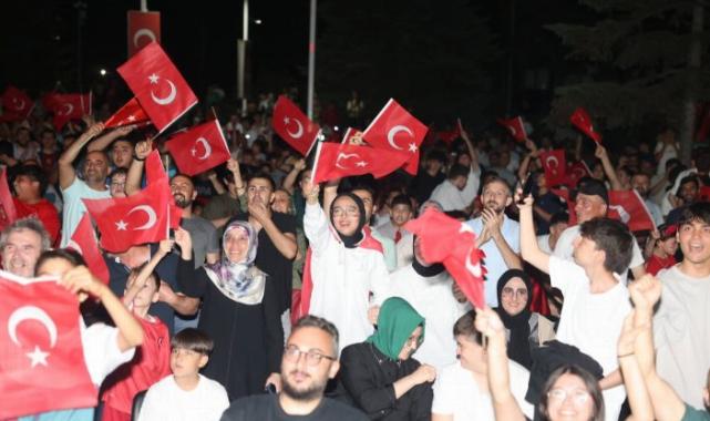 Çayırova’da Ay-Yıldızlı zafer coşkusu