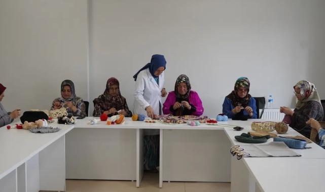 Çayırovalı kadınlar dikiş ve örgü kurslarında eğitim görüyor