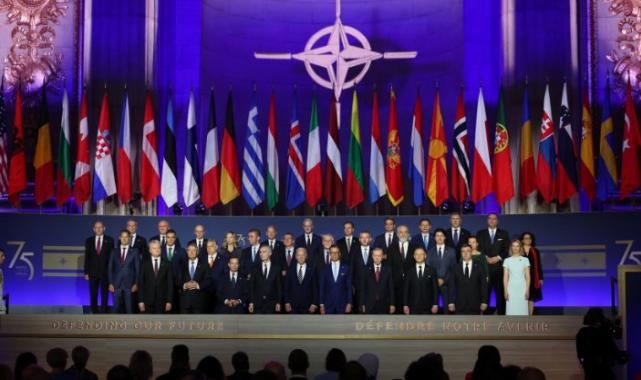 Cumhurbaşkanı Erdoğan’dan NATO zirvesinde aile fotoğrafı