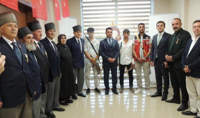 Devlet korumasındaki çocuklar “Demokrasi Nöbeti”tuttu