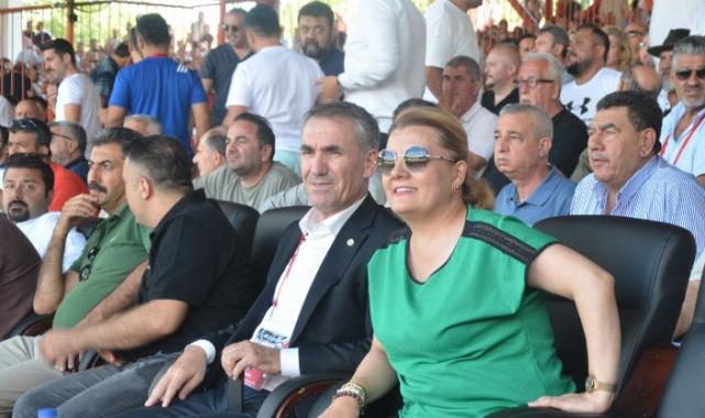 Edirne Kırkpınar’da Kocaelili pehlivanlara tebrik