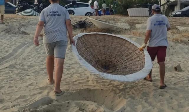 Erikli sahili’ndeki sabit şemsiyeler kaldırılıyor