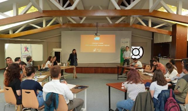 Gençler fikirlerini strateji için paylaştı