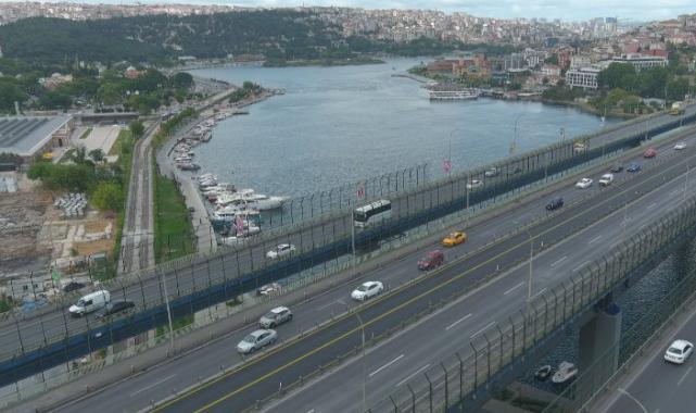 Haliç Köprüsü metrobüs yolu yenilendi