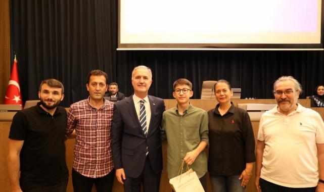 İnegöl’ün başarılı gençleri mecliste